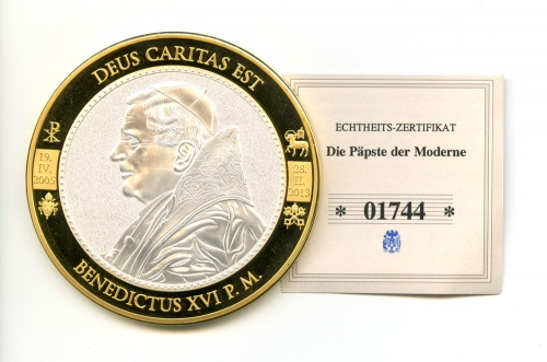 Настольная медаль «Папа Бенедикт XVI» 2013