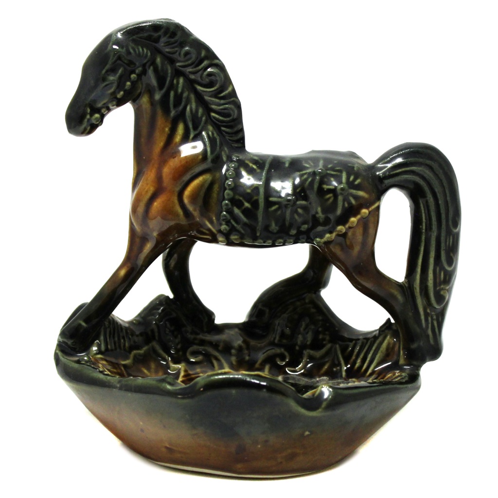 Лошадка 18. Пепельница лошадь Касли 1962. Пепельница лошадь. Пепельница в виде лошади. Пепельница латунь лошадь.