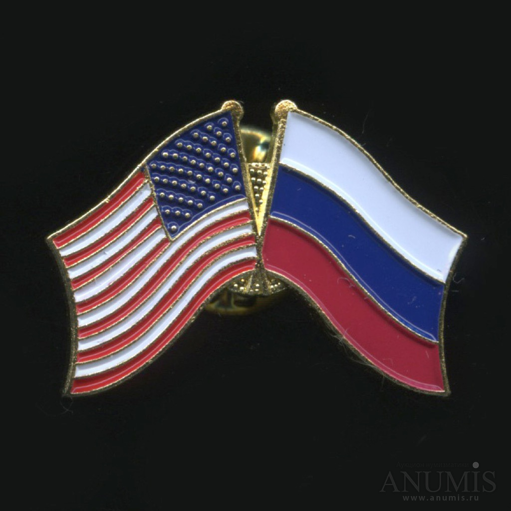 Значки на пиджак флаг. Значок Россия и США. Значок США на пиджак. Флаги США-Россия значок. Флаг на пиджак.