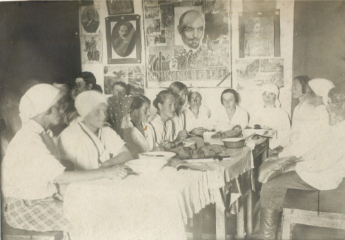 Почтовая карточка «Групповая фотография» 1929