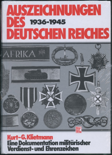Книга «Auszeichnungen des deutschen reiches 1936−1945» («Награды Германской империи 1936−1945») запакована