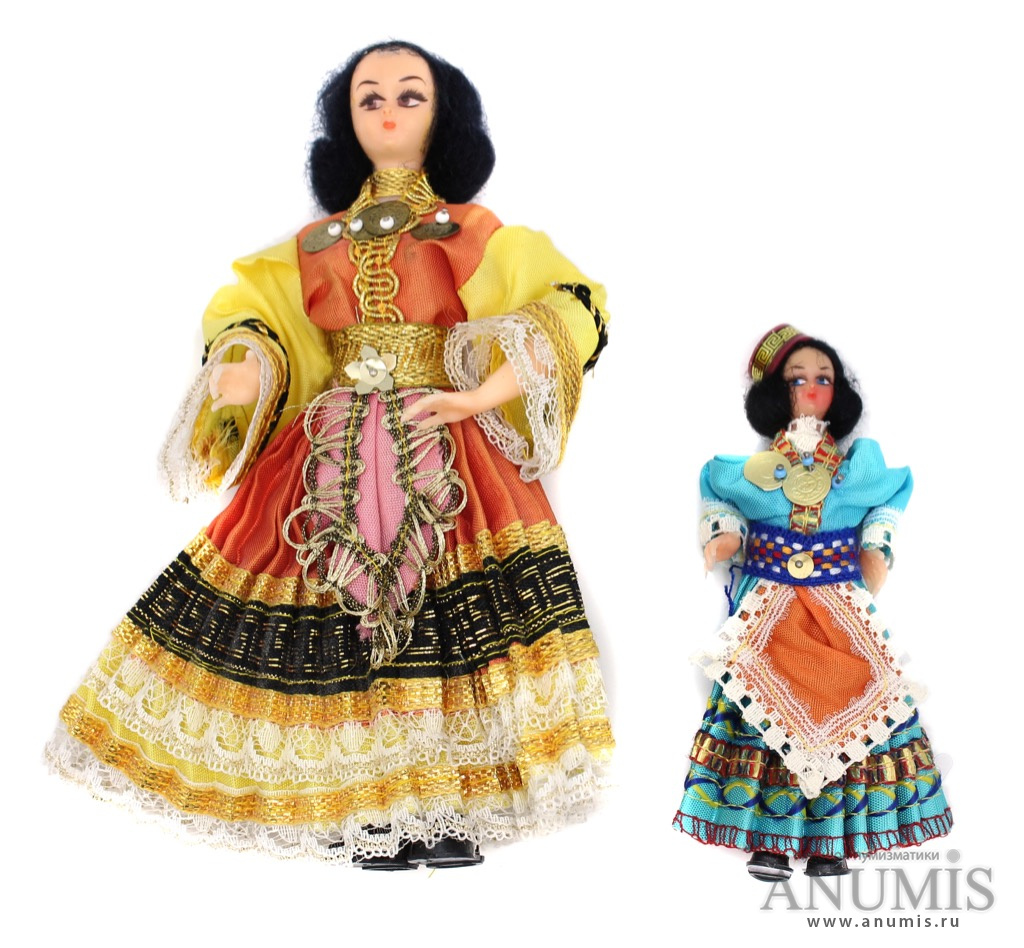 Купить кукол в национальных костюмах. Сувенир куклы в национальных костюмах. Сувенирные куклы в национальных одеждах. Молдавские куклы сувениры. Кукла сувенир Ирана.