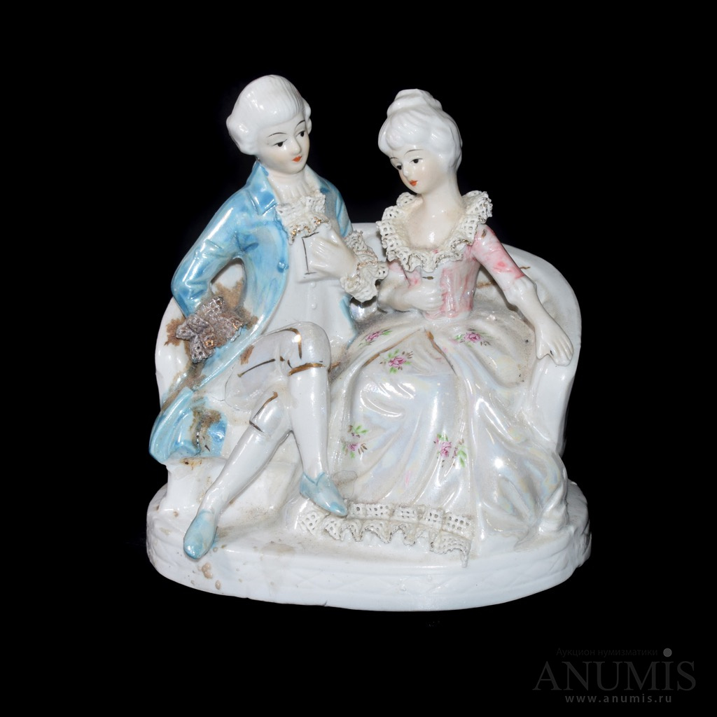 статуэтки кавалер. статуэтка дама кавалер на колонне. фарфоровые статуэтки кавале. фарфоровые статуэтки кавалер и дама rudolstadt. статуэтка дама с кавалером.