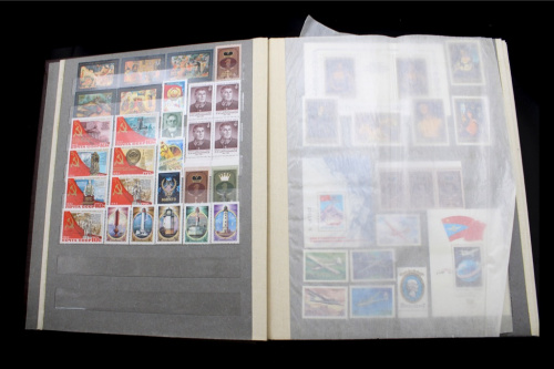 Лот почтовых марок. В альбоме 26×32 см, 14 стр 1982−1987