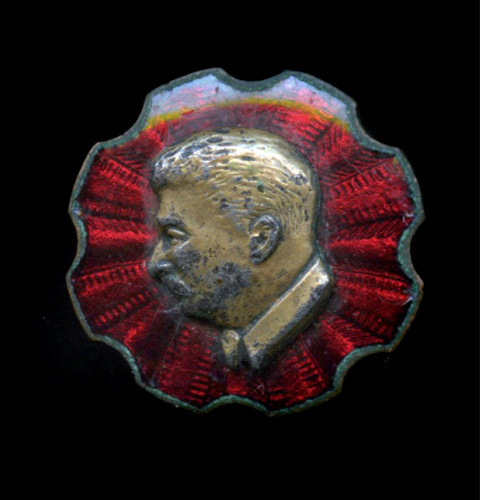 Знак «И. В. Сталин». Крепление: винт МД