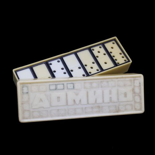 Лот игр: шашки (цена 47 коп), домино (цена 1р.20к.). Без потерь