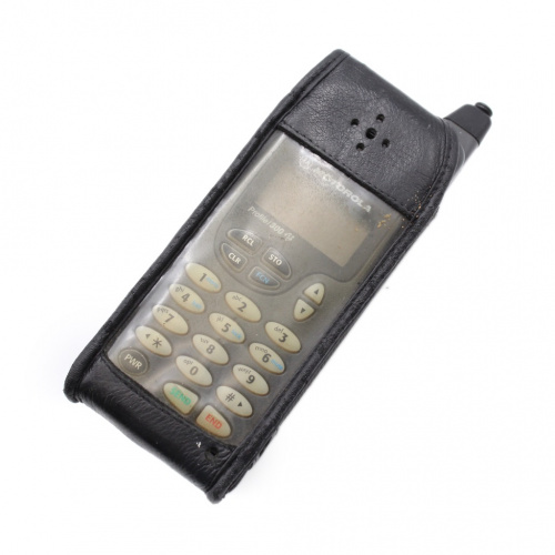 Мобильный телефон «Motorola S7848A». В кожаном чехле 90−e