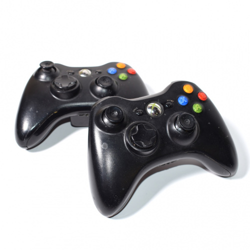 Лот беспроводных джойстиков для Xbox 360. 2 шт. Один без аккумулятора