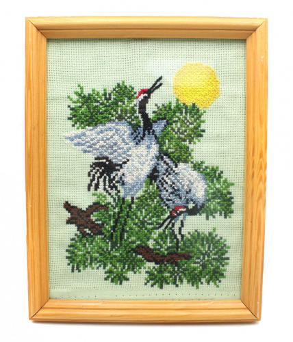 Картина «Журавли» (вышивка крестом), деревянная рамка. Размер 21×27 см