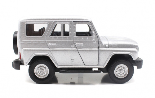 Масштабная модель автомобиля. 1/43. (свет/звук). Пластик. Размер 11×5,5 см