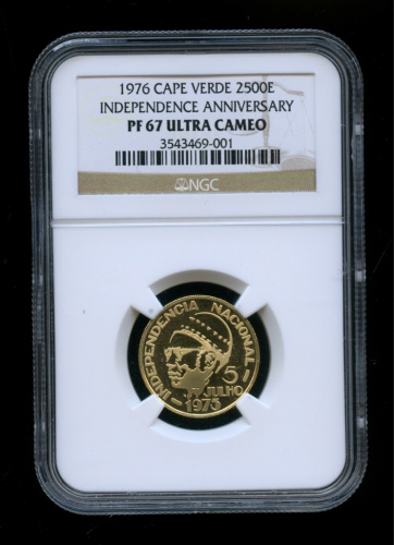 2500 эскудо 1976. В слабе NGC PF67 ULTRA CAMEO. Первая годовщина независимости. Золото 900 пробы. Тираж 3409 шт. KM# 14