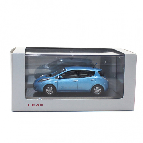 Модель автомобиля «Nissan LEAF». В упаковке 7,5×15 см