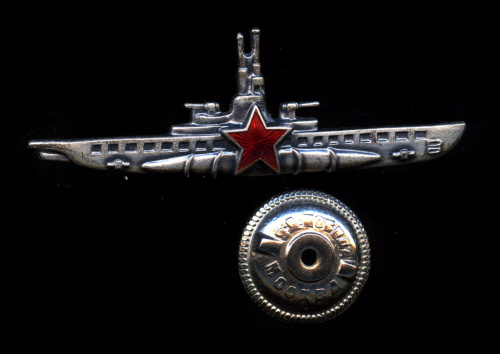 Знак «Командир корабля». Крепление: винт. Тяжелый, эмаль