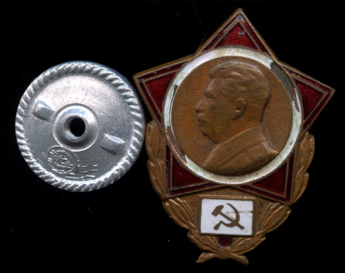 Знак «В. И. Сталин». Крепление: винт. Тяжелый. Эмаль