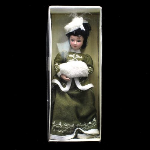 Кукла коллекционная фарфоровая. В упаковке 8,5×22,5×5 см