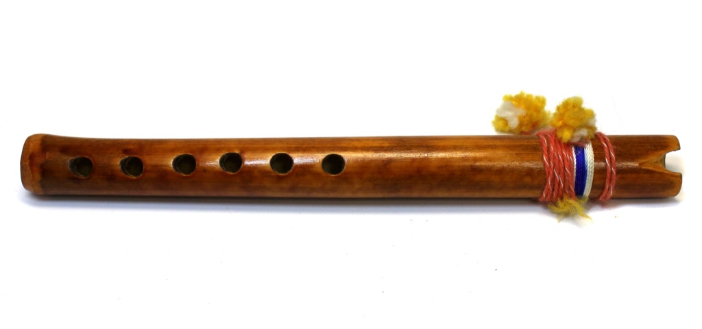 Охота с дудочкой 4 буквы. Пыжатка деревянный духовой музыкальный инструмент. Дудка деревянная. Старинная дудочка. Дудочка дерево.