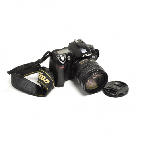 Фотоаппарат Nikon D70 Kit, AF-S DX Zoom-Nikkor 18−70 mm f/3.5−4.5G IF ED. Рабочий. Оптика без царапин. В комплекте зарядное устройство, карта памяти на 512 Мб, руководство по цифровой фотографии, установочный DVD-диск и прочее