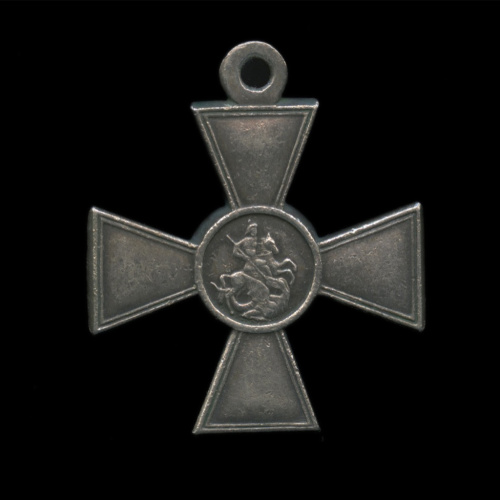 Знак отличия Военного ордена Св. Георгия 4-й степени № 83322 (Георгиевский крест с 1913 г.) весом 10,39 гр., размером 35×41 (с ушком) мм. Клейм нет. С сертификатом