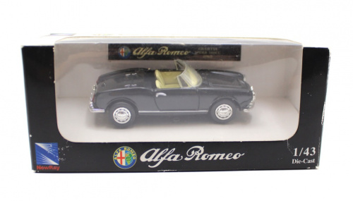 Масштабная модель автомобиля «Alfa Romeo». В упаковке