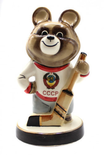 Фигурка «Олимпийский мишка — Хоккеист». Высота: 15 см. Фарфор. «Вербилки»