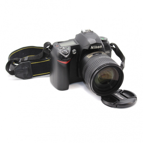 Фотоаппарат цифровой «Nikon». Объектив: AF-S Nikkor 18−70mm 1:3,5−4,5G ED. Работоспособность неизвестна