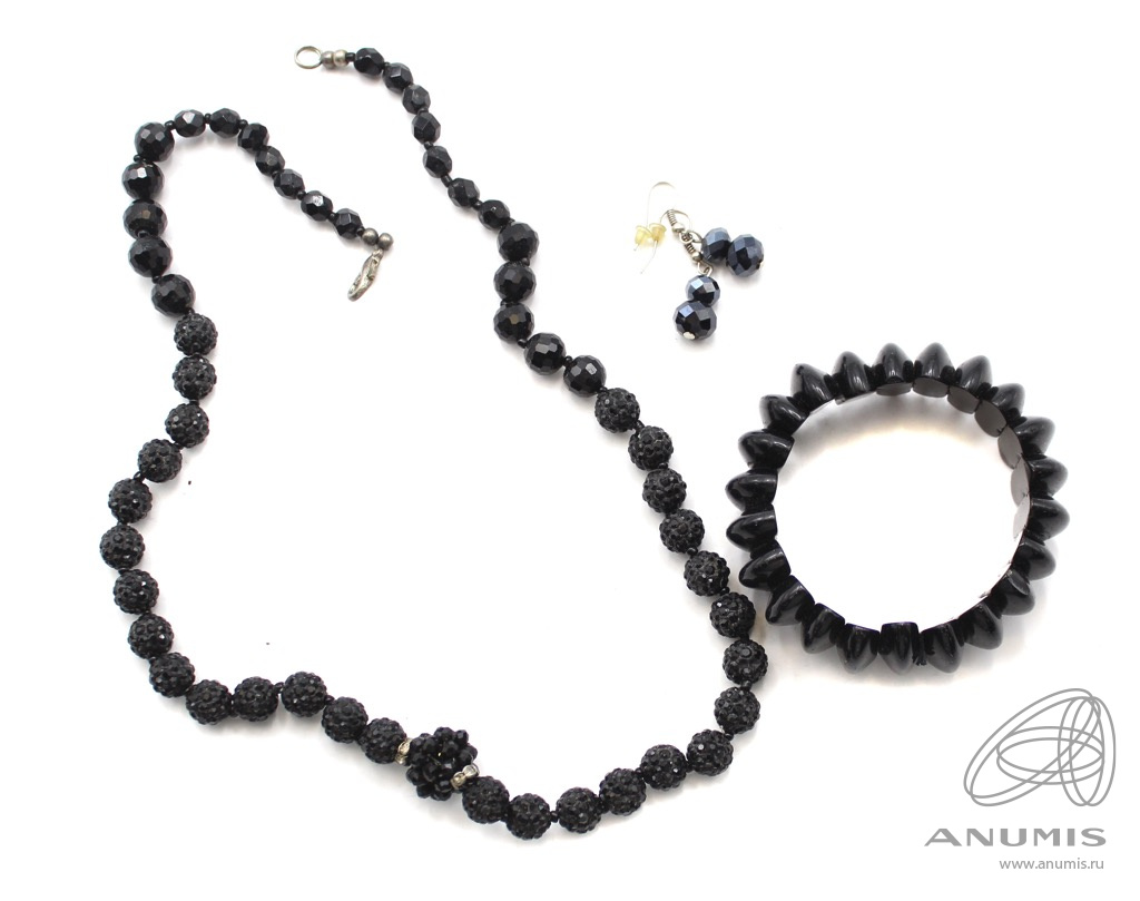 Лот украшений: браслет на резинке, бусы, 24 см., серьги, 2 см. Лот ...