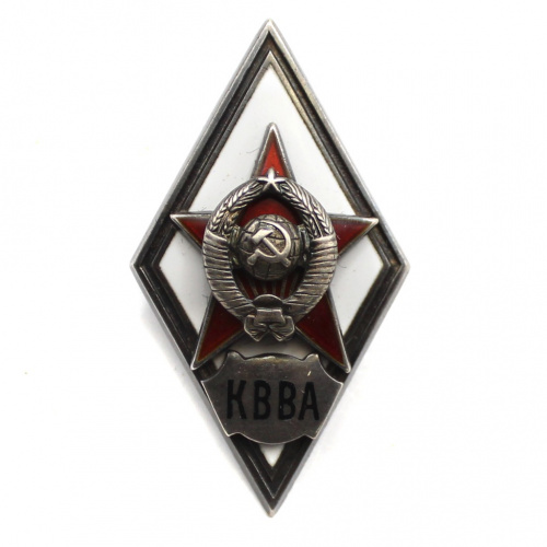 Знак «КВВА». Крепление: винт. Тяжелый, составной, эмаль. Серебро 18,6 г. В коробочке