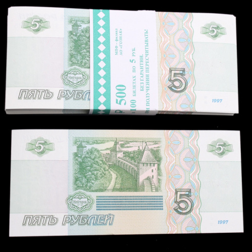 Лот банкнот «5 рублей». 100 шт. Корешок. Отпечатаны в 2022 1997 че