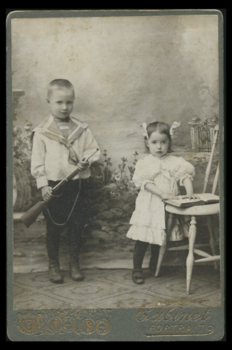 Фотография Н.Н. Кобякова «Дети», 16,4×10,8 см 1910