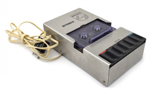 Магнитофон PHILIPS STEREO. Размер 12×21 см