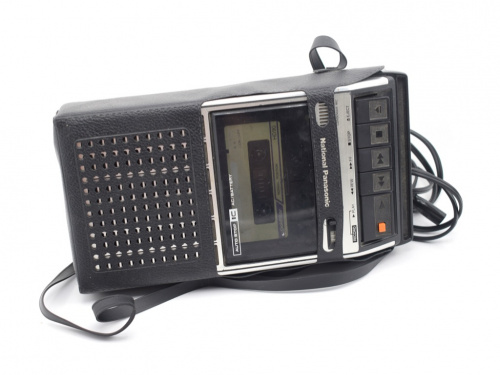 Кассетный магнитофон «National Panasonic». Размер 13×26 см. Рабочий