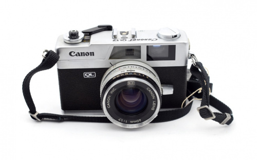 Фотоаппарат «Canon QL17». Объектив: Canon Lens 40 mm 1:1,7. Чехол