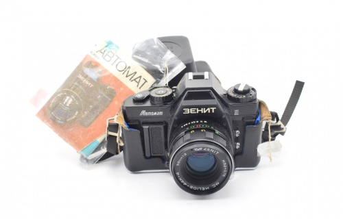 Фотоаппарат «Зенит Автомат». Объектив: Helios-44k-4. Чехол. + документы
