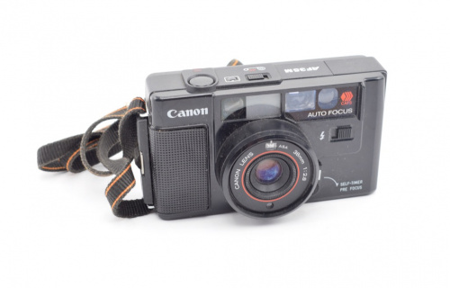 Фотоаппарат пленочный «Canon AF35M». Объектив: Canon Lens ASA 38 mm 1:2,8. Оптика без повреждений