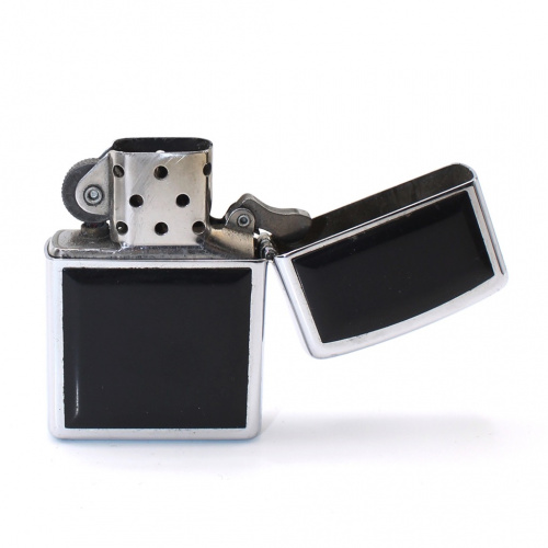 Зажигалка «Zippo». В коробке 8×6 см