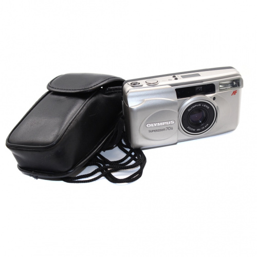 Фотоаппарат пленочный «OLYMPUS Superzoom 70 G». Чехол. Аккумулятор разряжен