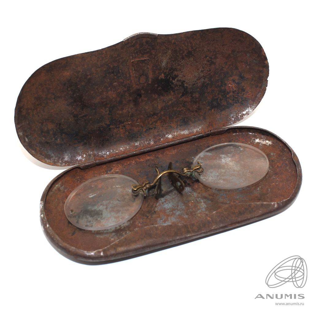 Пенсне в футляре Размер 6?13 см. СССР. Лот №6470. Аукцион №269. – ANUMIS