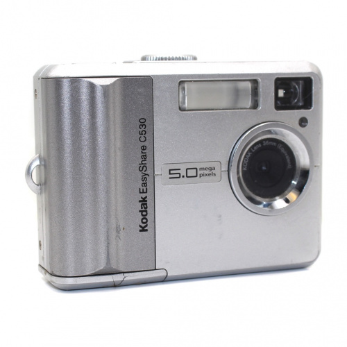 Фотоаппарат цифровой «Kodak EasyShare C530». Размер 6×8 см. Нет карты памяти и батареи