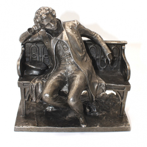 Скульптура «А.С. Пушкин на скамейке». Металл. Размер 17,5×17,5×12 см