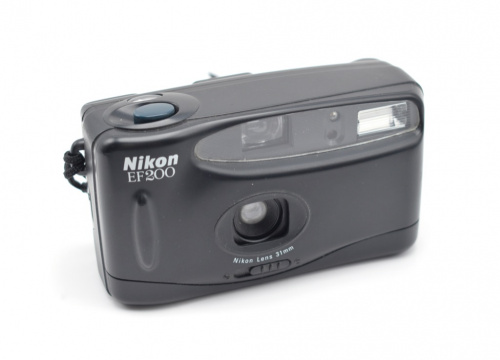 Фотоаппарат пленочный «Nikon EF200». Объектив: 31 mm