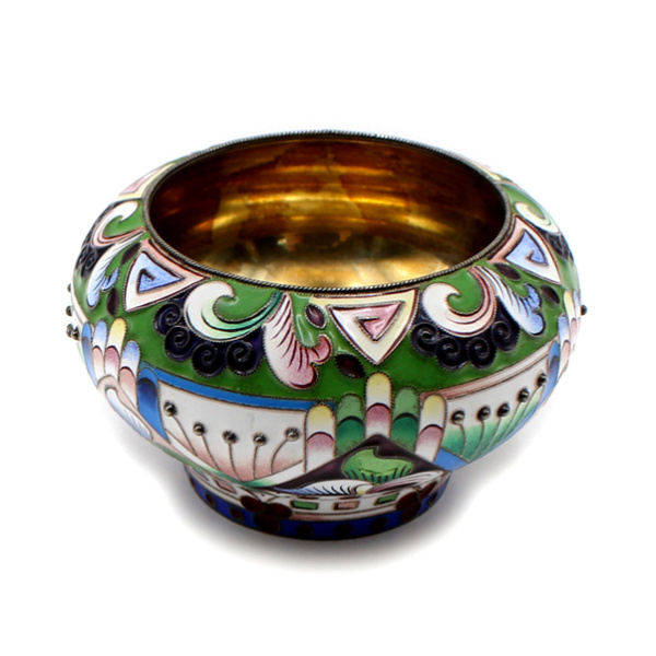Вазочка — солонка. Эмаль, Ag 84 пробы. Размер 7×4,3 см. 92 г 1896