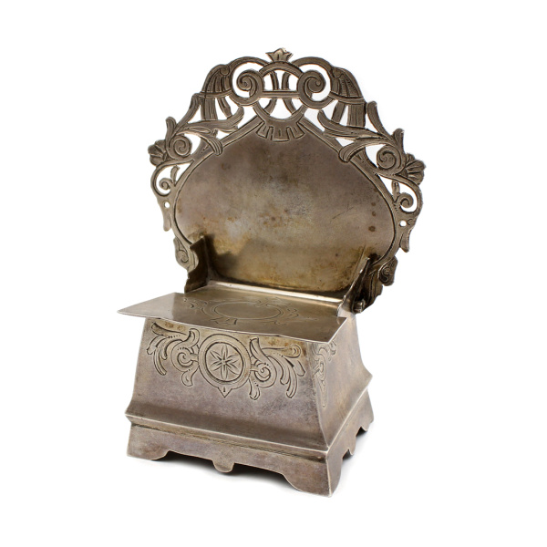 Солонка с крышкой. Ag 84 пробы. Размер 9×11,5 см. 114,3 г. Клеймо АП