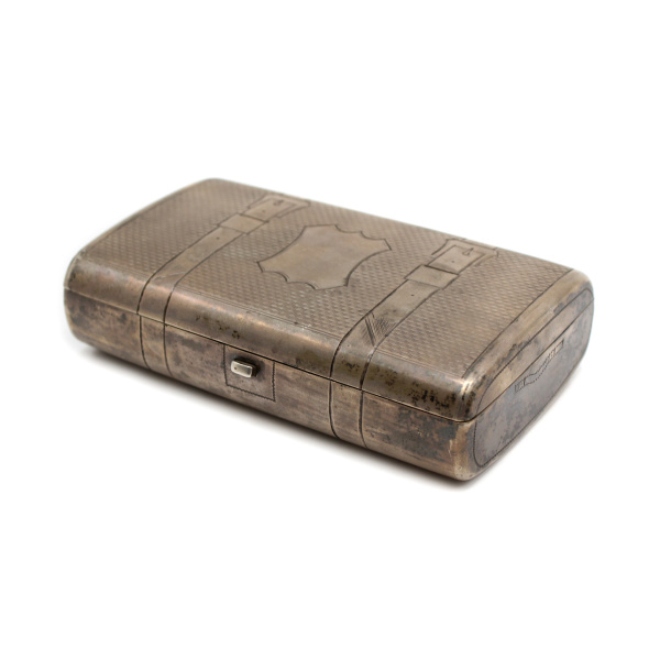 Портсигар. Ag 84 пробы. Размер 107×6,5 см. 153,8 г. Клеймо КВ