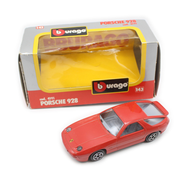 Модель машины PORSCHE 928, в коробке. Металл, пластмасса. Размер 10,3×4 см