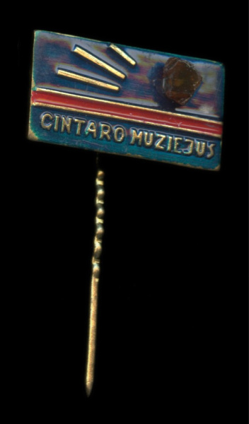 Знак «Cintaro Muziejus». Крепление: иголка. Тяжелый, эмаль