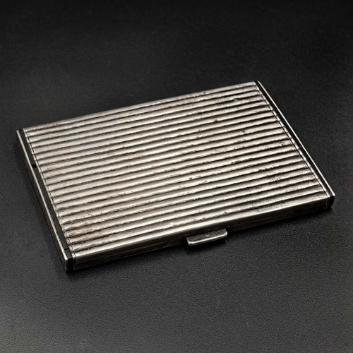 Портсигар. Размер в закрытом виде 8×11,5×0,9 см. Вес 188,0 гр. Европейские клейма. Перепробировка РФ — 800 голова женщины. Состояние отличное