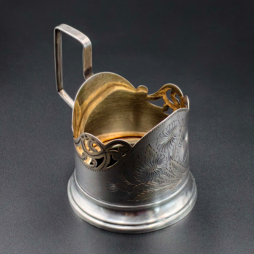 Подстаканник. Серебро, клеймо 875, ИЮФ. Высота с ручкой 9,5 см. Вес 111,3 гр. Ажурная вырубка. Состояние превосходное