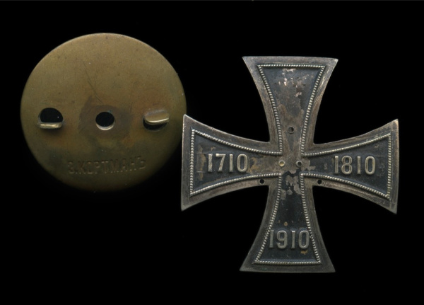 Знак «Гвардейский Экипаж Русской Императорской армии». Крепление: винт. Тяжелый