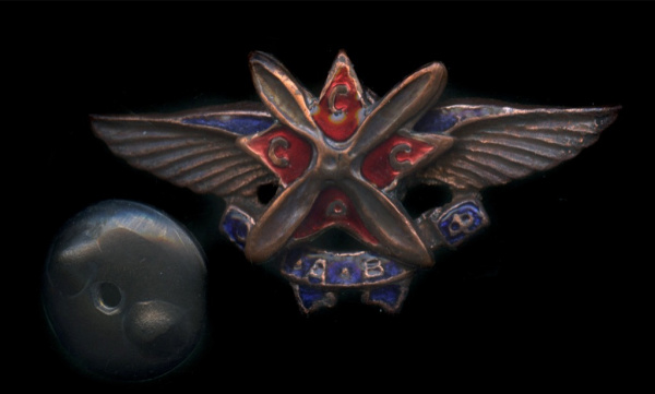 Знак «ОДВФ СССР». Крепление: винт. Эмаль. Собран из 2 разных знаков. Реставрация 1925